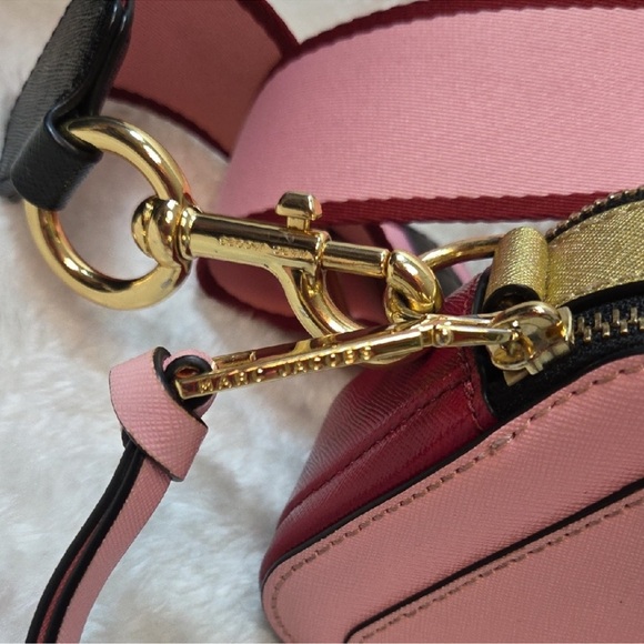 Marc Jacobs Pink and Gold Snapshot Crossbody Bag w/Guitar Strap - Picture 4 of 9